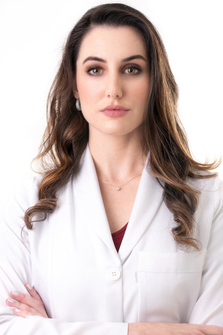 Dra. Larissa Gomes